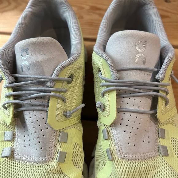 ON CLOUD 5 Running Shoes Hay Frost Women Sneakers 8 - Picture 11 of 16